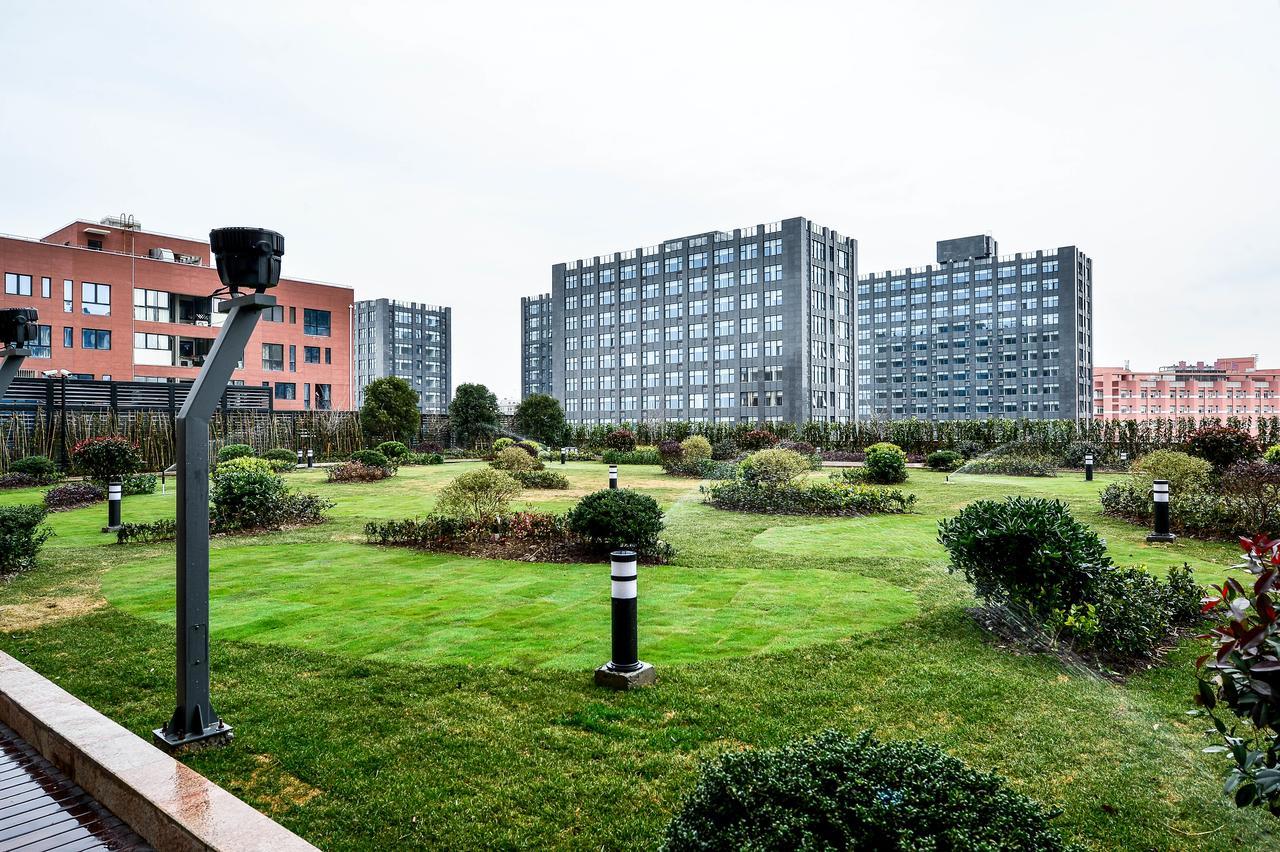 Shanghai Nanxiang Holiday Hotel Exterior photo